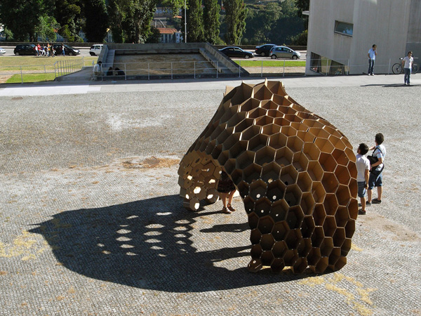 Constructive Geometry Pavilion FAUP, honeycomb structure, cardboard pavilion, student work, digital fabrication