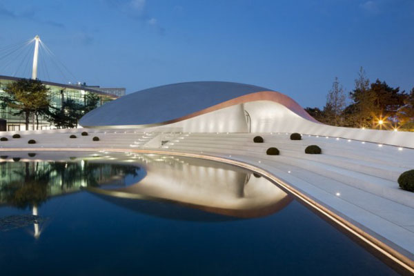 Porsche Pavilion HENN Architects, exhibition space, Germany, steel cladding