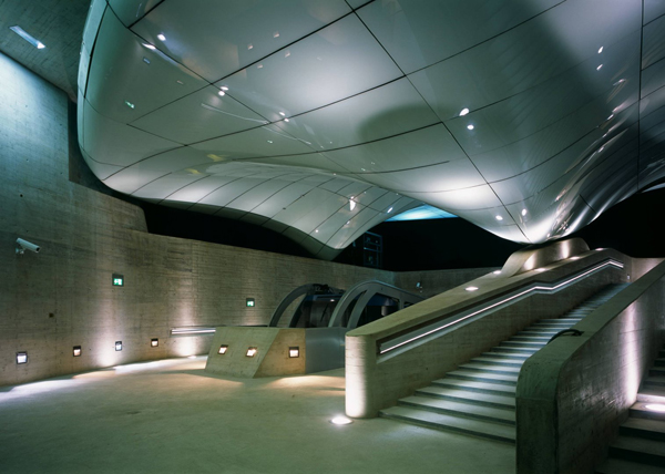 Zaha Hadid Architects, Zaha Hadid, Innsbruck, Austria, organic form, fluidity, mountain chain, glacier, shell, floating roof 